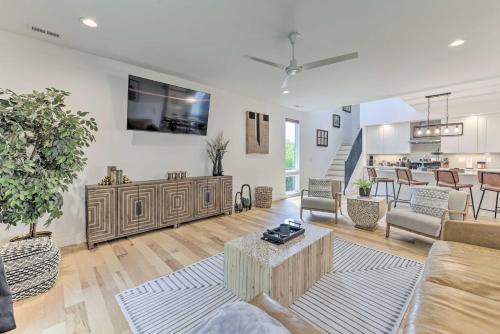 Ruang duduk di Modern Raleigh Home with Patio about 2 Mi to Downtown!