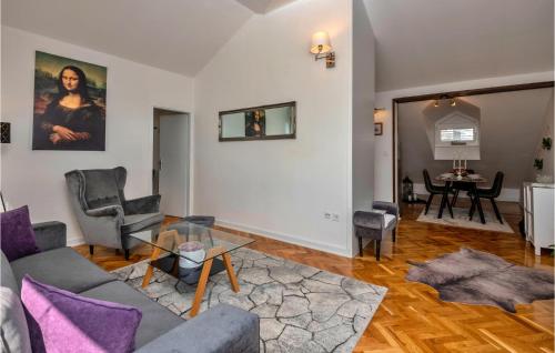 Cozy Apartment In Makarska With Wifi