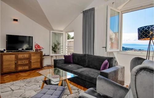 Cozy Apartment In Makarska With Wifi