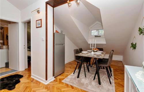 Cozy Apartment In Makarska With Wifi