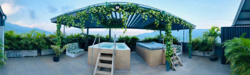 a gazebo with a hot tub on a balcony at Hotel Doral Inn in Ibagué