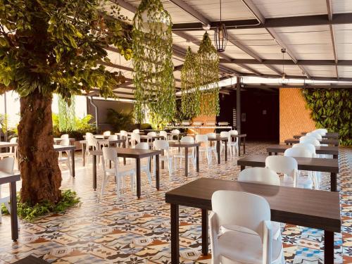 Restaurace v ubytování Hotel Doral Inn