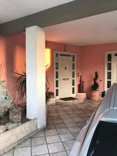 a house with pink walls and a white door at B&B Villa Pina in Colleferro