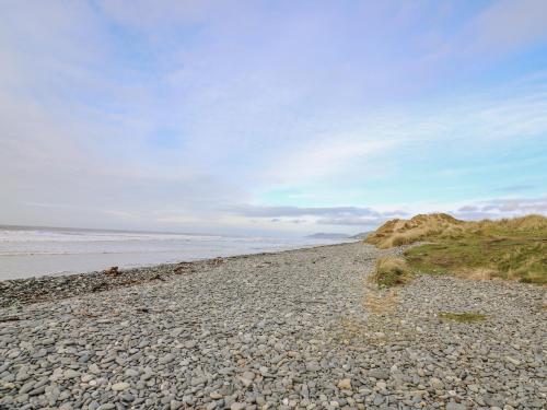 a rocky beach with the ocean in the background at Ystwyth 36 in Borth
