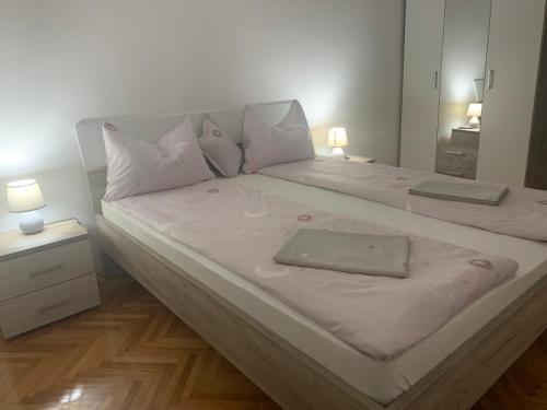 Postel nebo postele na pokoji v ubytování Lana