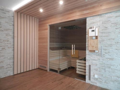 a room with a sauna with a brick wall at Das Grasberghaus in Grasberg