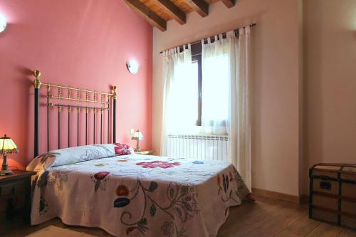 a bedroom with a bed and a window at La Cantarilla 258 in Aldehuela del Rincón