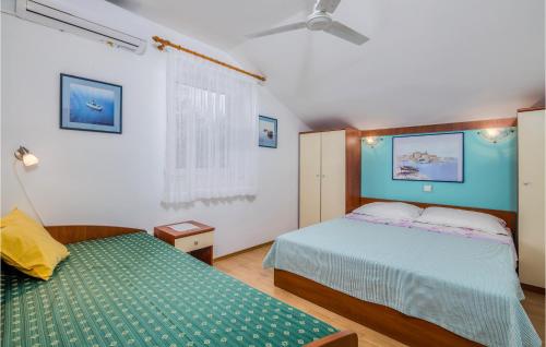 a bedroom with two beds and a green bedspread at Cozy Apartment In Brzac With Wifi in Brzac