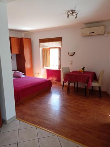 Llit o llits en una habitació de Studios Loncarica