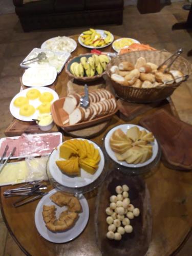 インの敷地内または近くでの食事または食べ物