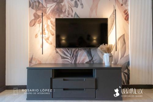 a living room with a tv on top of a desk at Urbanlux Olimpia Superior in Albacete