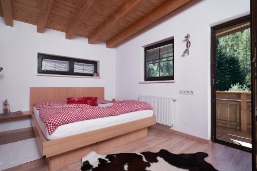 レンゲンフェルトにあるalpeneaのベッドルーム1室(ベッド1台付)が備わります。