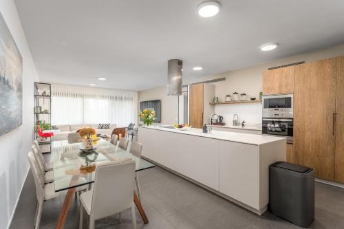 Haneviim Boutique - Mamilla Area sea-u jerusalem