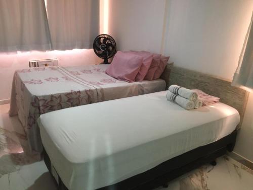 Ένα ή περισσότερα κρεβάτια σε δωμάτιο στο Flat Tambaú