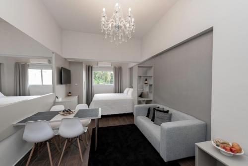 a living room with a couch and a bed and a chandelier at eSuites Sorocaba in Sorocaba