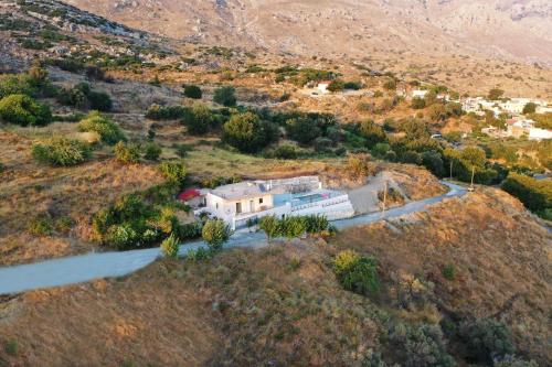 an aerial view of a house on a hill at Villa Tzekos in Kendrokhórion