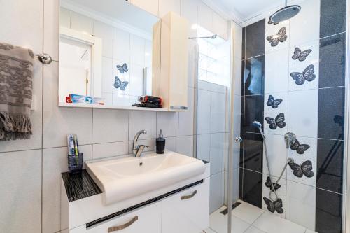 a bathroom with a sink and a shower at Contemporary Luxury Villa in Yalıkavak Center in Bodrum City