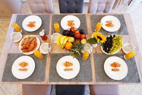 a table with plates of food and fruit on it at Villa Tzekos in Kendrokhórion