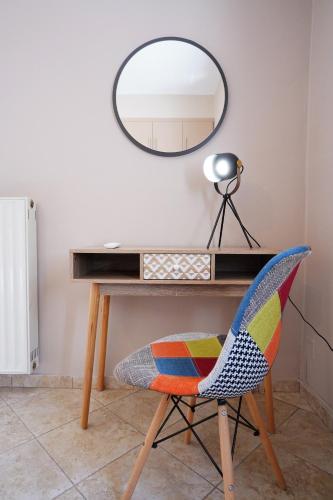 a mirror sitting on top of a desk with a chair at Villa Tzekos in Kendrokhórion