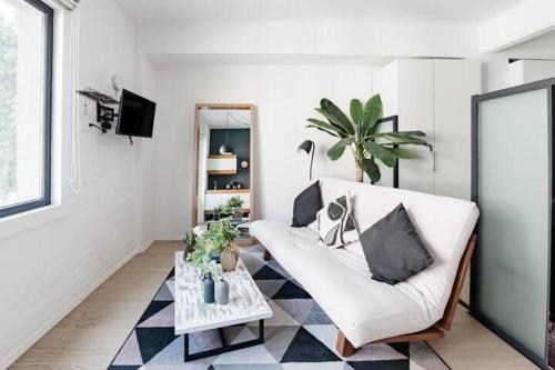 a living room with a white couch and a table at Edificio Remodelado. Frente al Munal. Centro Histórico in Mexico City