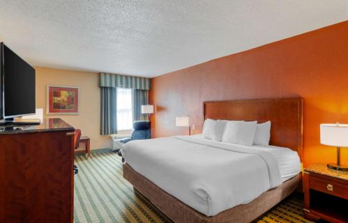 a hotel room with a bed and a flat screen tv at BEST WESTERN PLUS Inn at Valley View in Roanoke