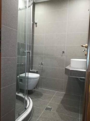 Bilik mandi di Dimitris - House Maria Manolaki - Cozy First Floor Apartment