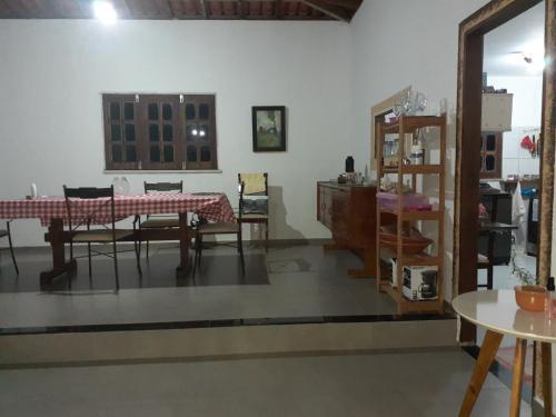 a dining room with a table and chairs in a room at Sitio Vila Serrana in Ubajara