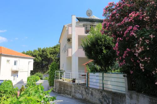 Fotografie z fotogalerie ubytování Apartments by the sea Duce, Omis - 17661 v destinaci Duće
