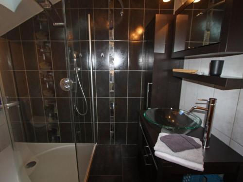 a bathroom with a glass shower with a sink at Gîte Rupt-sur-Moselle, 4 pièces, 6 personnes - FR-1-589-387 in Rupt-sur-Moselle