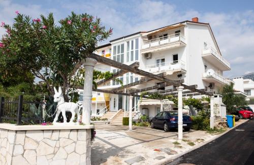 Apartments by the sea Kastel Stari, Kastela - 19810