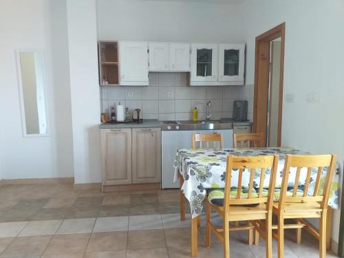 Apartment Primosten 17696a