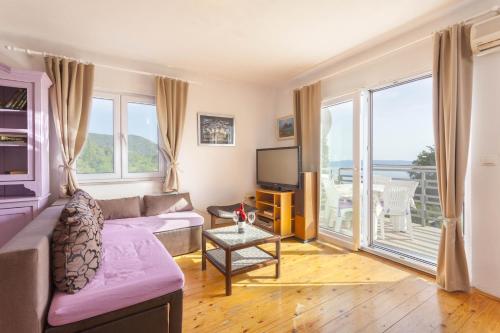 Family-friendly apartments with swimming pool Gornji Tucepi - Makarska - 17686