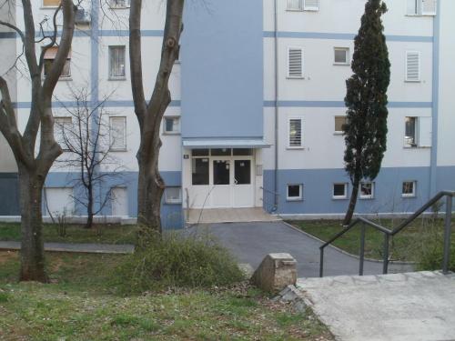 Apartments with WiFi Rijeka - 17761