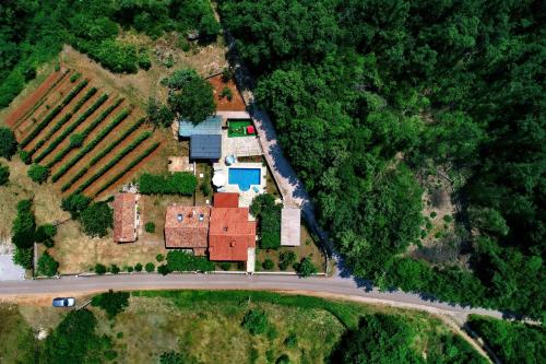 Fotografia z galérie ubytovania Family friendly house with a swimming pool Marici, Labin - 17820 v destinácii Labin