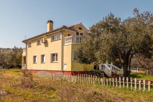 Zdjęcie z galerii obiektu Apartments by the sea Kraj, Pasman - 17783 w mieście Tkon