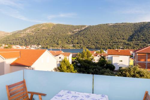 Apartments and rooms with parking space Grebastica, Sibenik - 17831