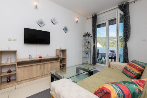 Apartments and rooms with parking space Grebastica, Sibenik - 17831
