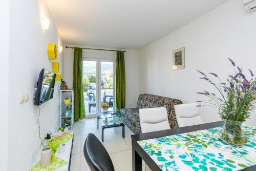Apartments and rooms with parking space Grebastica, Sibenik - 17831