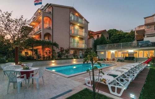 Apartments with a swimming pool Podstrana, Split - 17887
