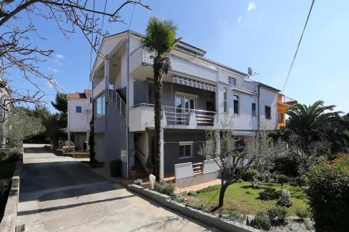 Apartments with a parking space Zadar - 17941