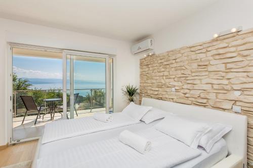 Posteľ alebo postele v izbe v ubytovaní Luxury villa with a swimming pool Icici, Opatija - 17959