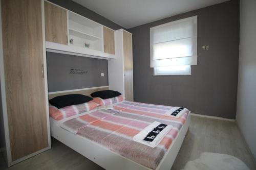 Apartments with parking space Novalja, Pag - 17954