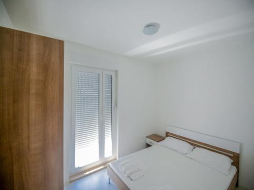 Apartments with parking space Novalja, Pag - 17954