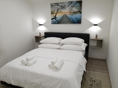 Apartments with parking space Trogir - 18045