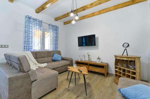 Family-friendly apartments with swimming pool Zadar - 18098