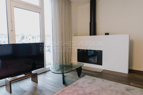 TV at/o entertainment center sa 160m² Rooftop Penthouse with terrace & city view