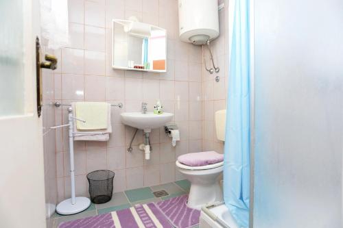 Apartments with parking space Makarska - 18145