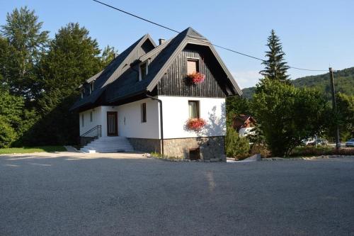 Fotografia z galérie ubytovania Rooms with a parking space Jezerce, Plitvice - 18130 v destinácii Jezerce