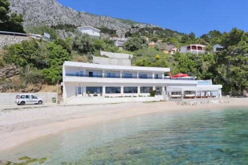 Family-friendly apartments with swimming pool Zivogosce - Porat, Makarska - 18150