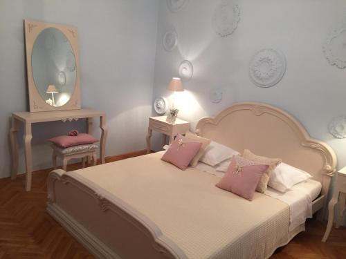 Apartments with parking space Vodice - 18179